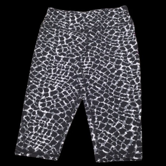 Danskin Other - Danskin Now Performance Fitted Capris Size S/CH 6